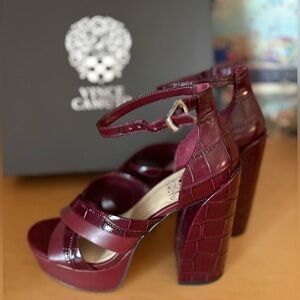 BNIB Vince Camuto Croc Embossed Platforms